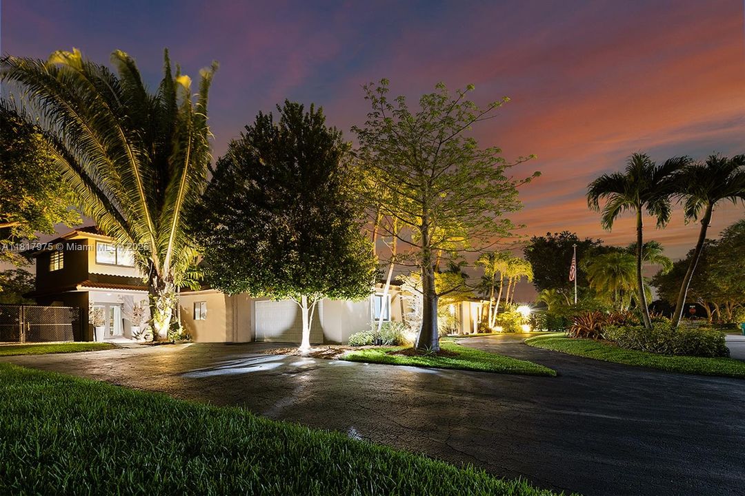 Recently Sold: $1,495,000 (6 beds, 4 baths, 4231 Square Feet)