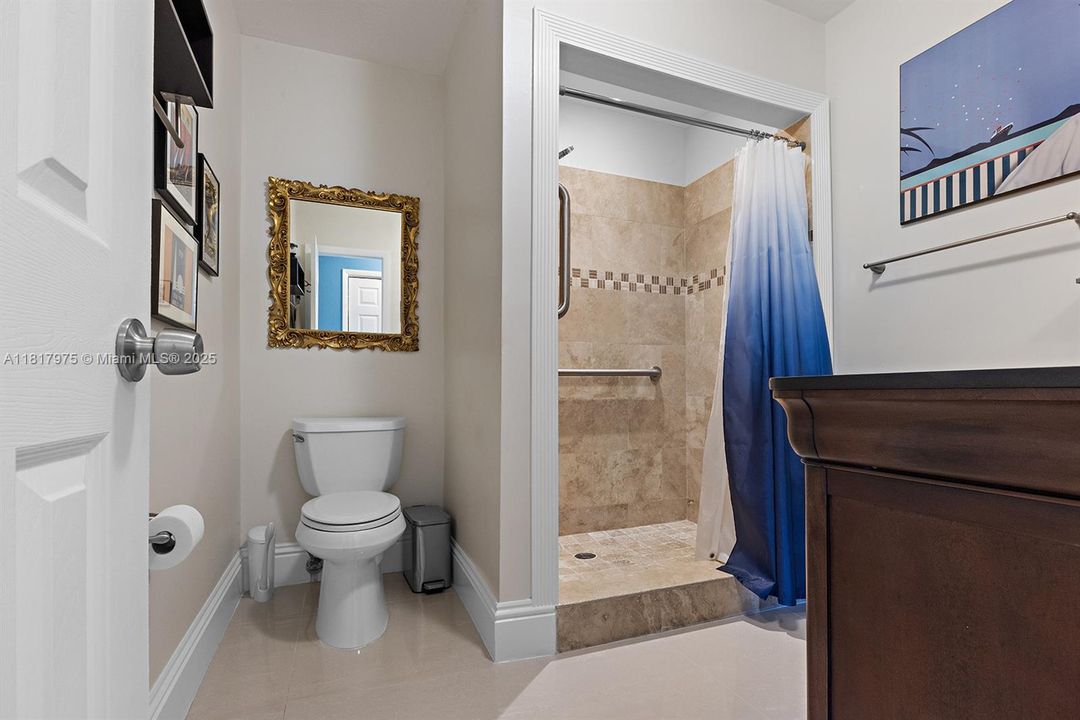 Recently Sold: $1,495,000 (6 beds, 4 baths, 4231 Square Feet)