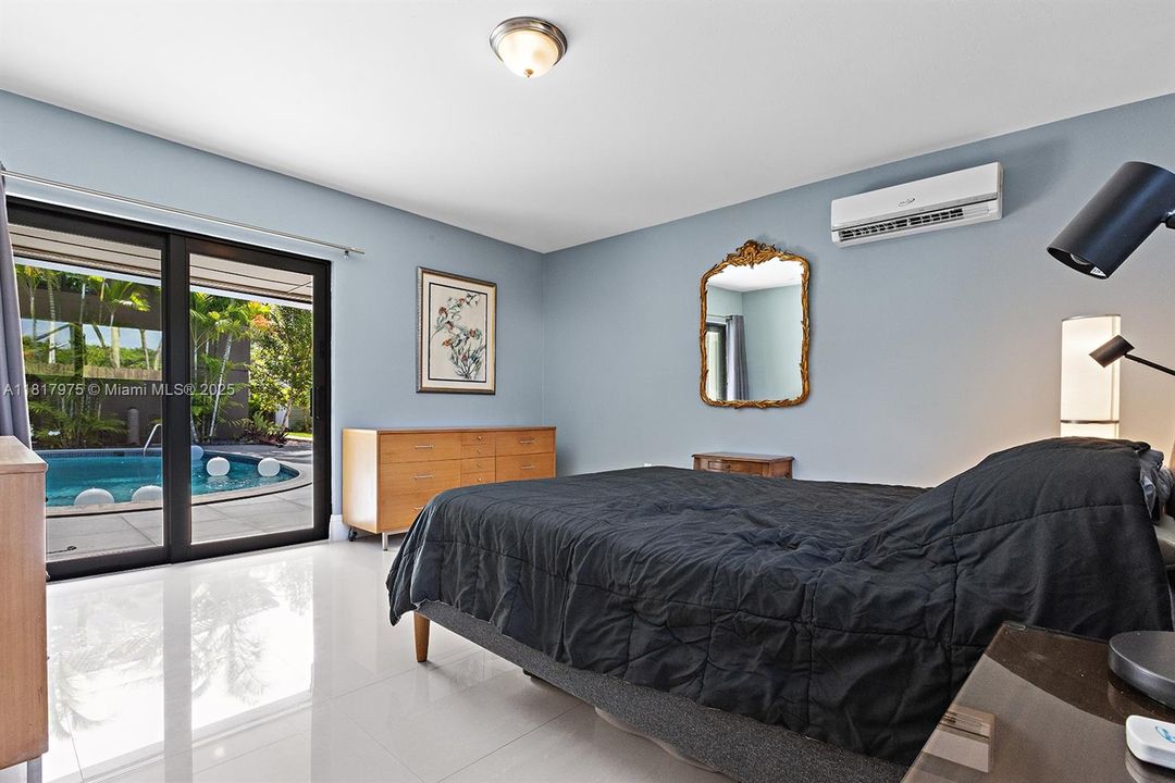 Recently Sold: $1,495,000 (6 beds, 4 baths, 4231 Square Feet)