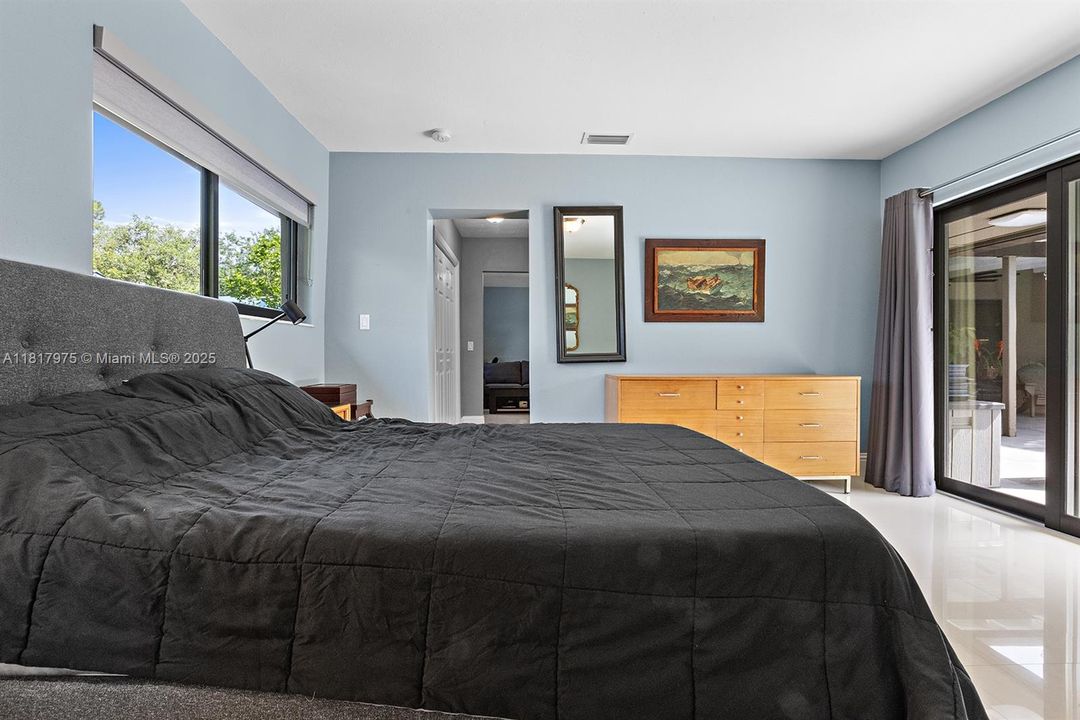 Recently Sold: $1,495,000 (6 beds, 4 baths, 4231 Square Feet)