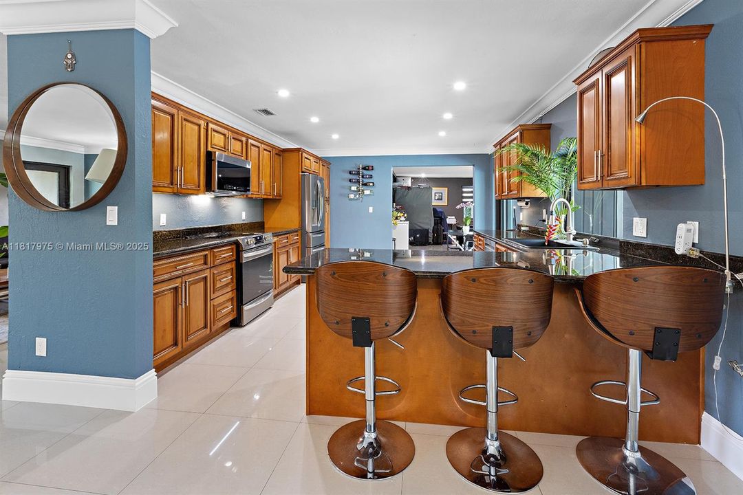 Recently Sold: $1,495,000 (6 beds, 4 baths, 4231 Square Feet)