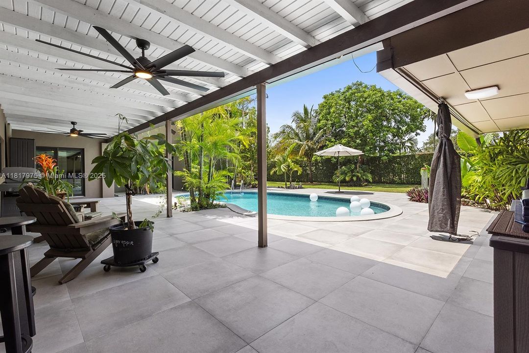 Recently Sold: $1,495,000 (6 beds, 4 baths, 4231 Square Feet)