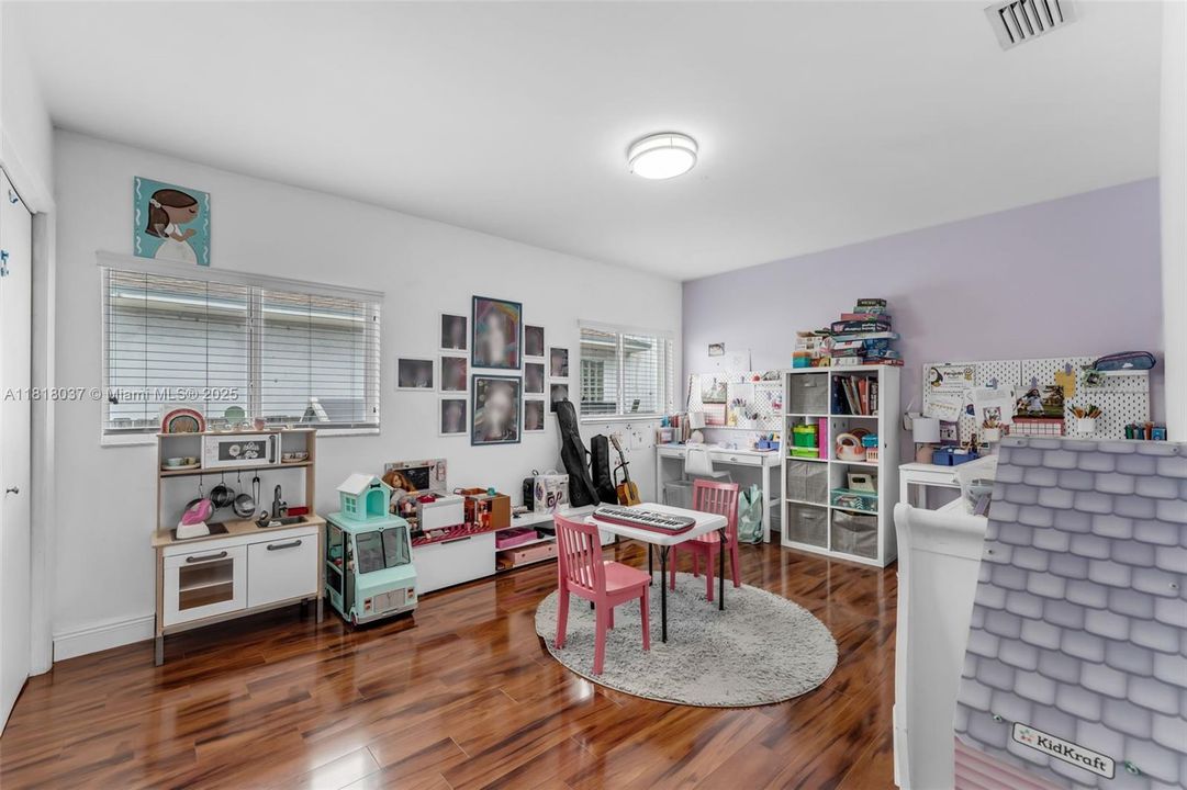 Недавно продано: $1,149,000 (4 спален, 3 ванн, 2086 Квадратных фут)