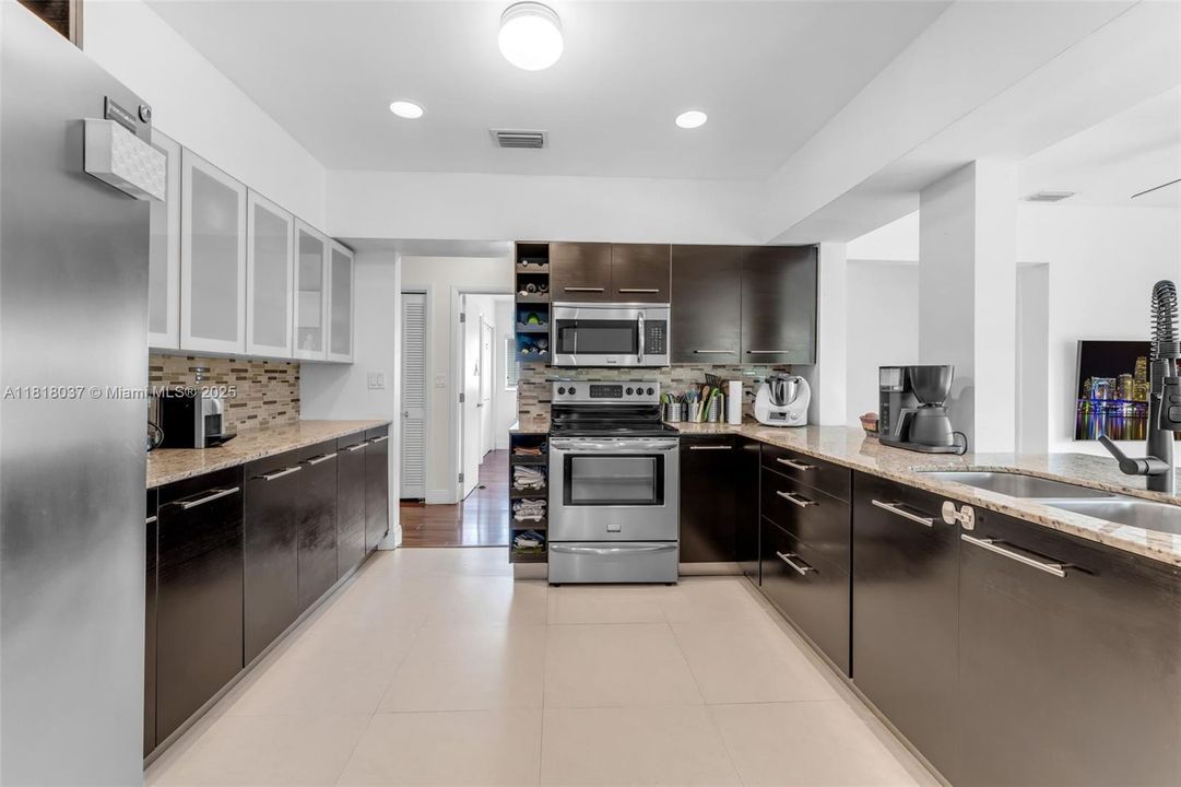 Недавно продано: $1,149,000 (4 спален, 3 ванн, 2086 Квадратных фут)