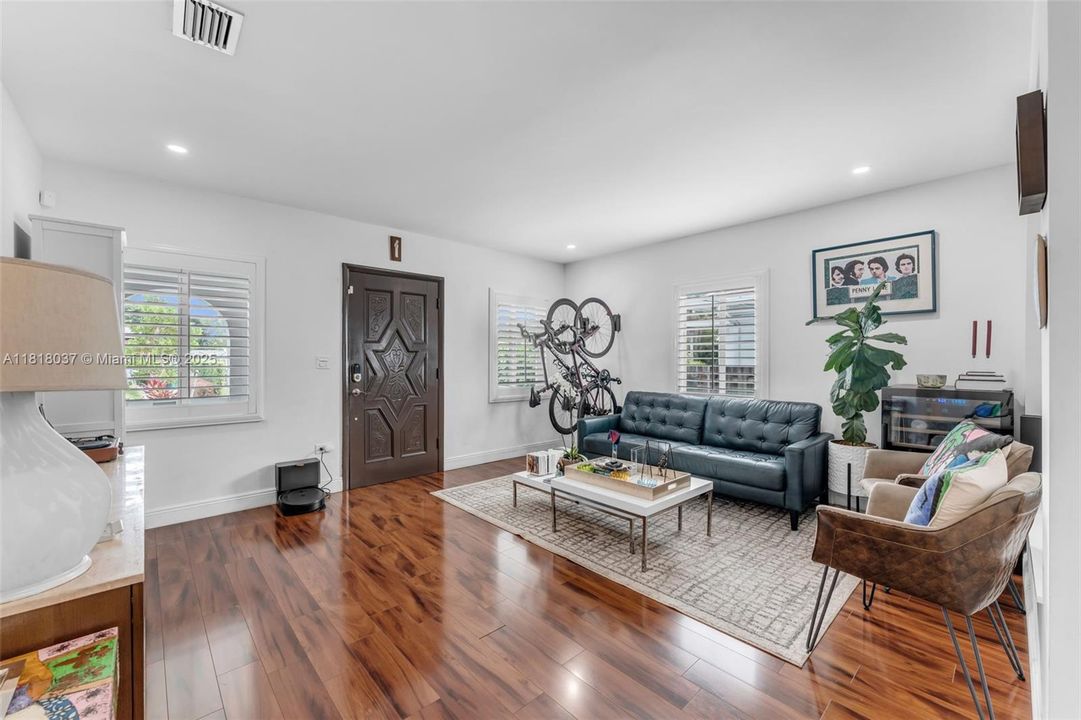 Недавно продано: $1,149,000 (4 спален, 3 ванн, 2086 Квадратных фут)