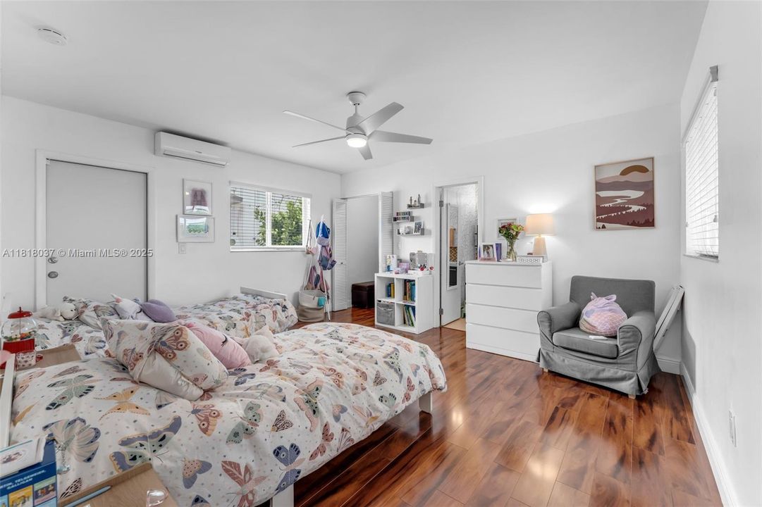 Недавно продано: $1,149,000 (4 спален, 3 ванн, 2086 Квадратных фут)