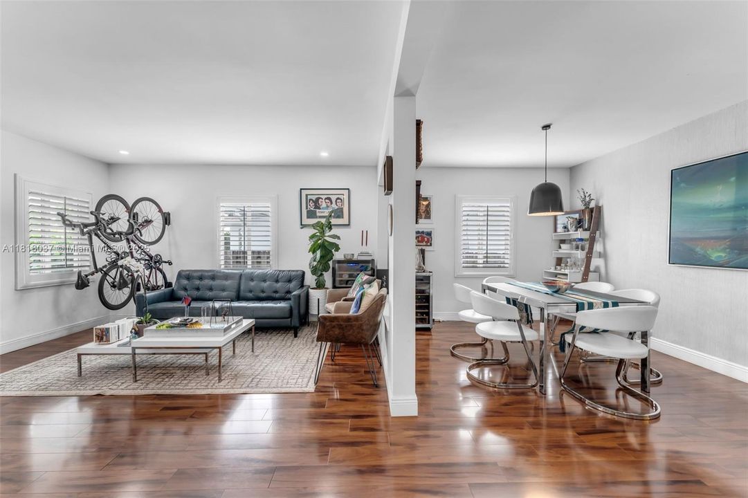 Недавно продано: $1,149,000 (4 спален, 3 ванн, 2086 Квадратных фут)