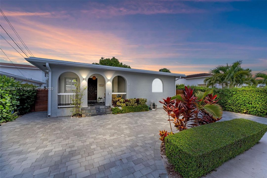 Недавно продано: $1,149,000 (4 спален, 3 ванн, 2086 Квадратных фут)