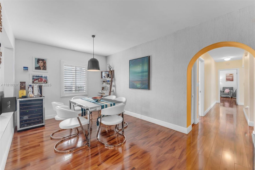 Недавно продано: $1,149,000 (4 спален, 3 ванн, 2086 Квадратных фут)