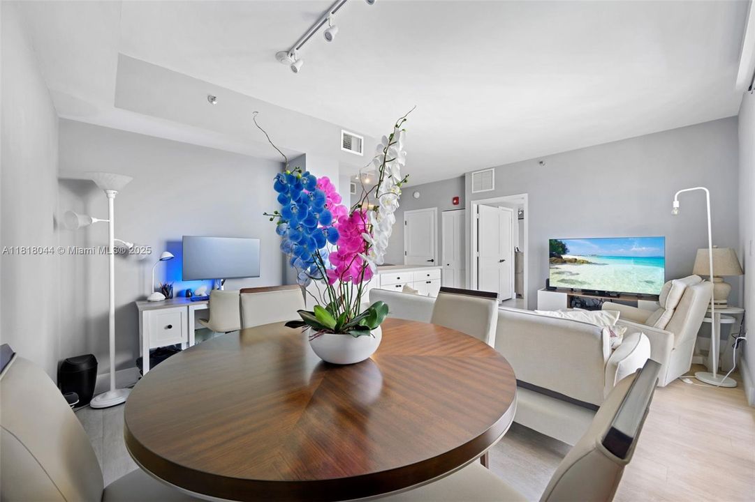 Activo con contrato: $450,000 (1 camas, 2 baños, 660 Pies cuadrados)