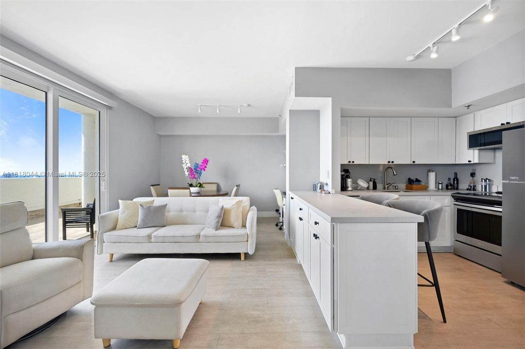 Activo con contrato: $450,000 (1 camas, 2 baños, 660 Pies cuadrados)