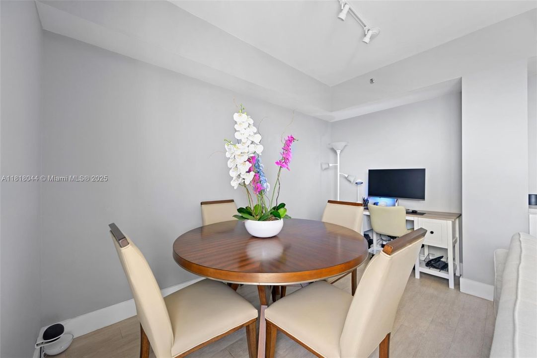 Activo con contrato: $450,000 (1 camas, 2 baños, 660 Pies cuadrados)