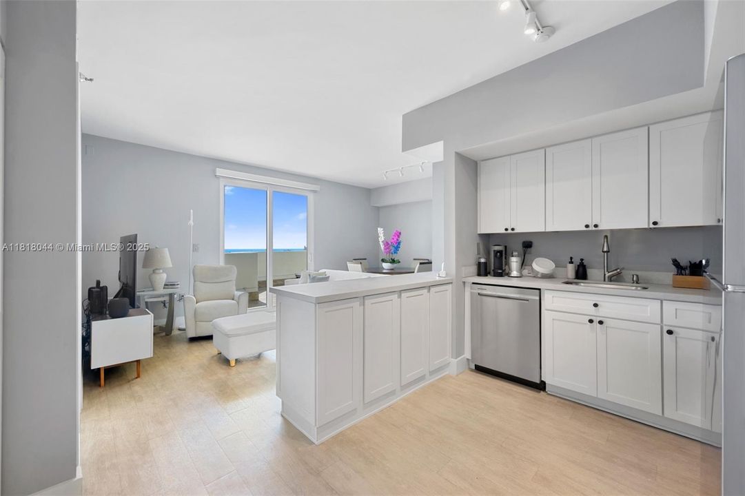 Activo con contrato: $450,000 (1 camas, 2 baños, 660 Pies cuadrados)