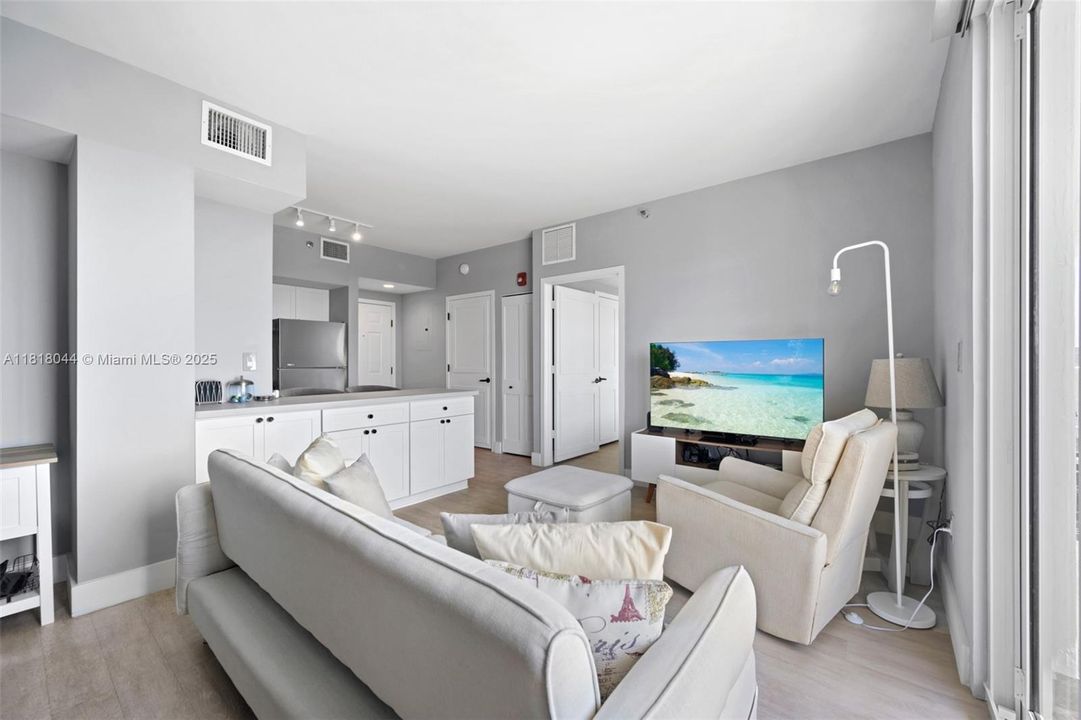 Activo con contrato: $450,000 (1 camas, 2 baños, 660 Pies cuadrados)