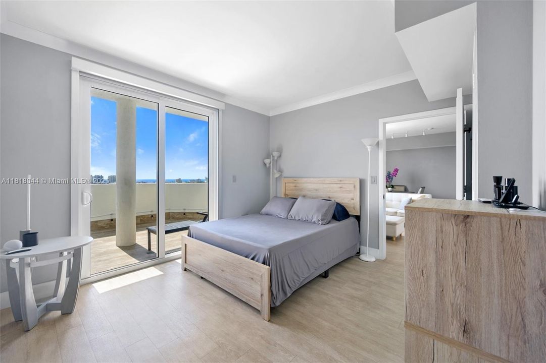 Activo con contrato: $450,000 (1 camas, 2 baños, 660 Pies cuadrados)