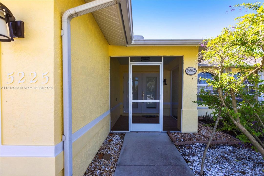 Recently Sold: $420,000 (3 beds, 2 baths, 1621 Square Feet)