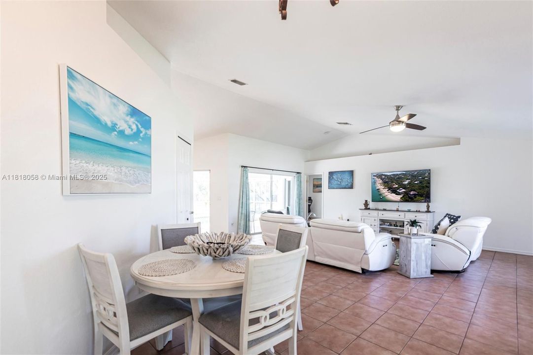 Recently Sold: $420,000 (3 beds, 2 baths, 1621 Square Feet)