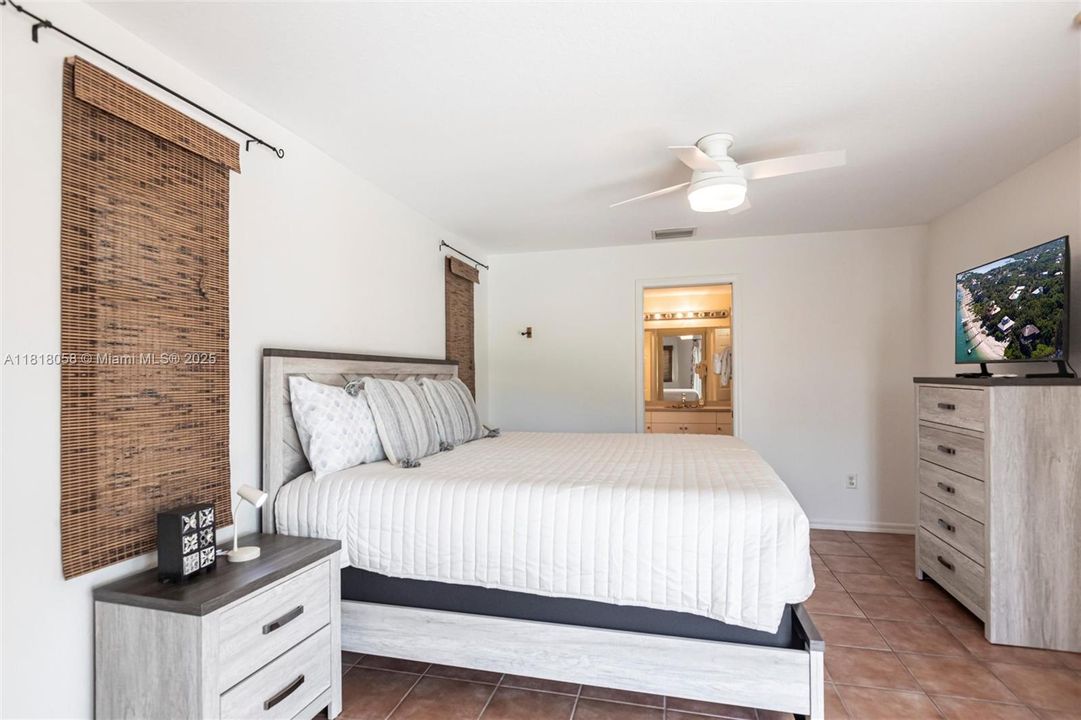 Recently Sold: $420,000 (3 beds, 2 baths, 1621 Square Feet)