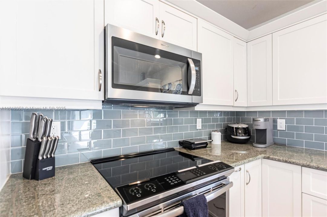 Recently Sold: $420,000 (3 beds, 2 baths, 1621 Square Feet)