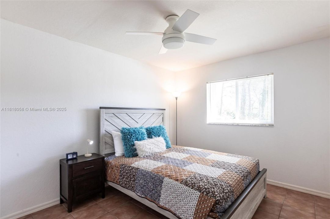 Recently Sold: $420,000 (3 beds, 2 baths, 1621 Square Feet)