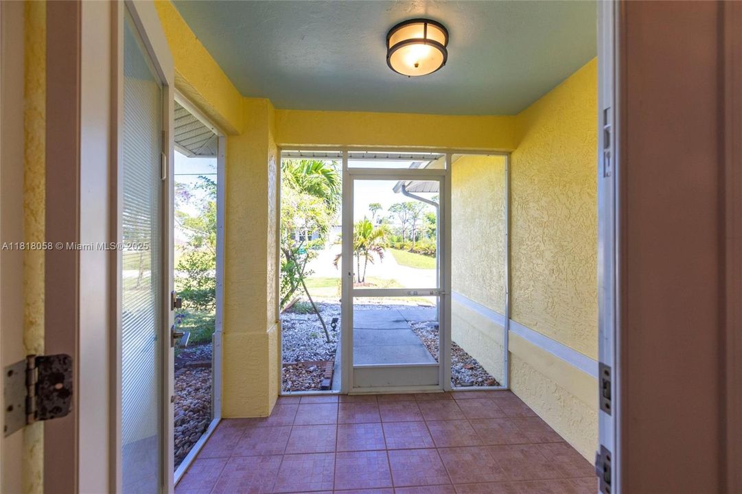 Recently Sold: $420,000 (3 beds, 2 baths, 1621 Square Feet)