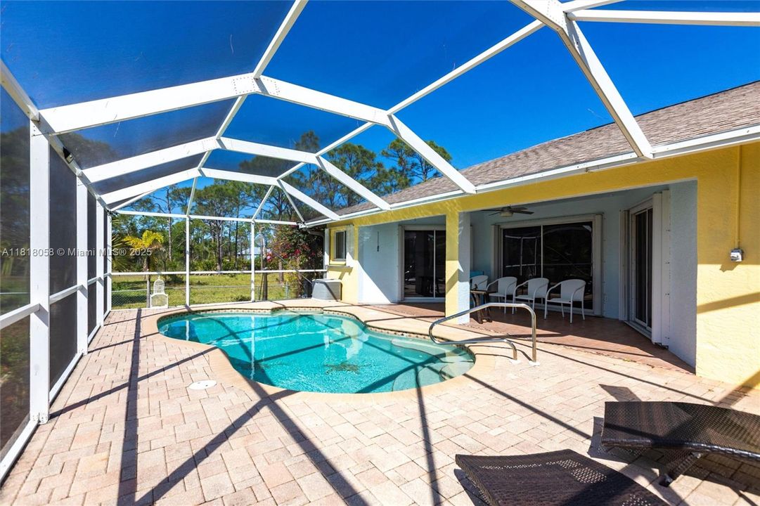 Recently Sold: $420,000 (3 beds, 2 baths, 1621 Square Feet)