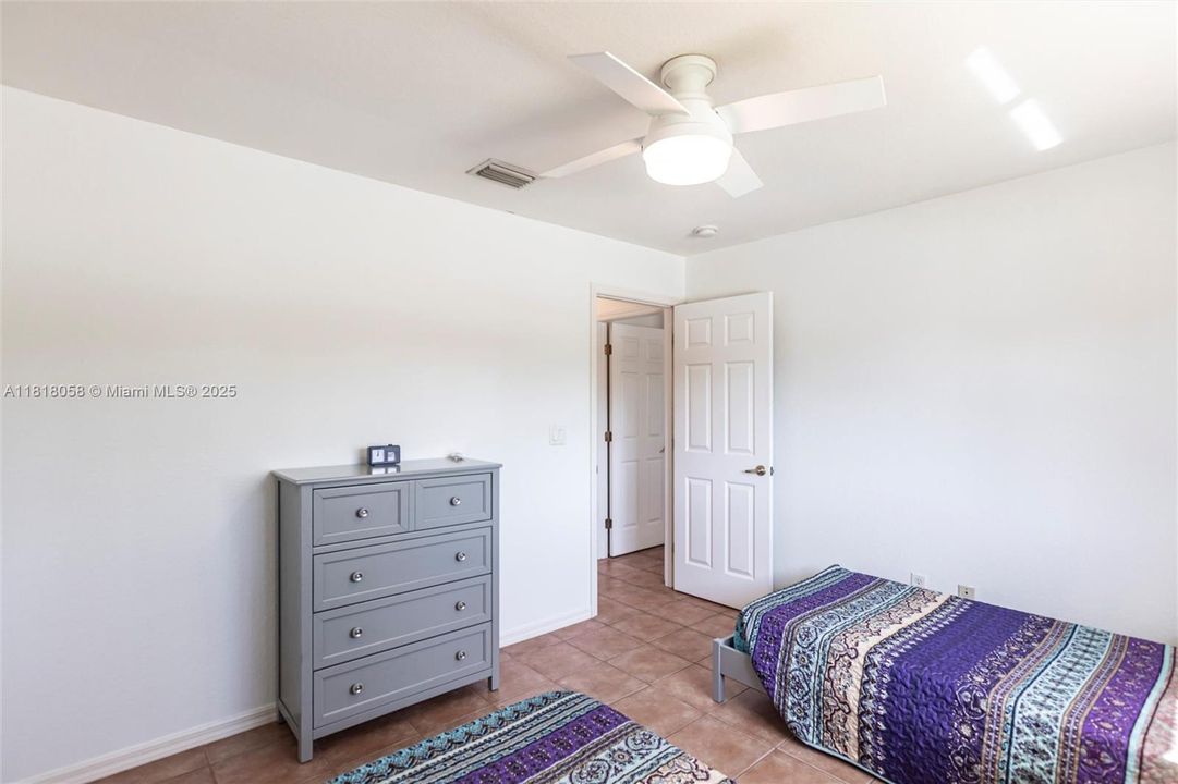 Recently Sold: $420,000 (3 beds, 2 baths, 1621 Square Feet)