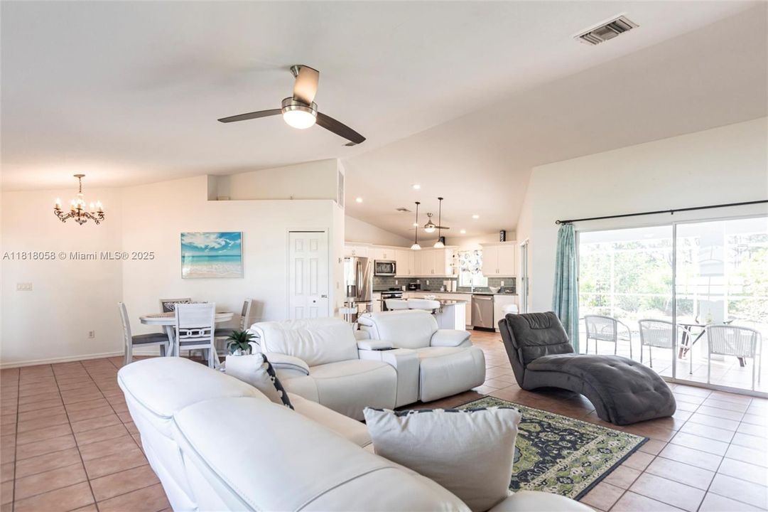 Recently Sold: $420,000 (3 beds, 2 baths, 1621 Square Feet)