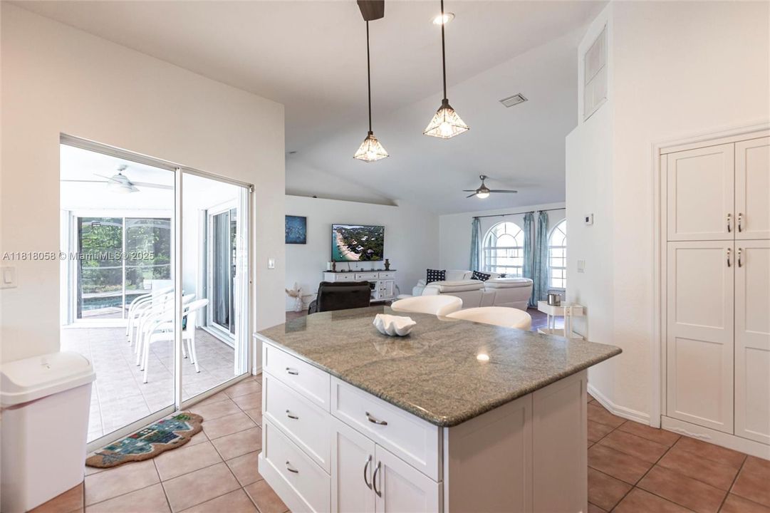 Recently Sold: $420,000 (3 beds, 2 baths, 1621 Square Feet)