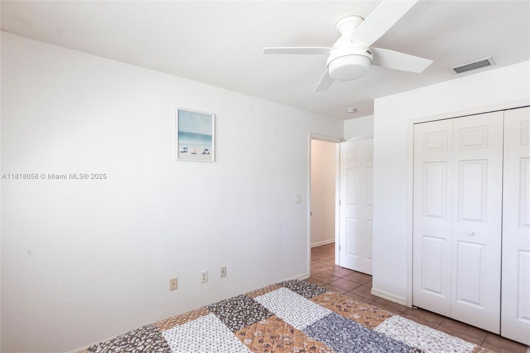 Recently Sold: $420,000 (3 beds, 2 baths, 1621 Square Feet)