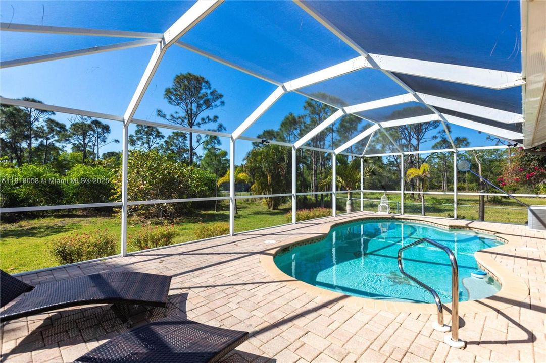 Recently Sold: $420,000 (3 beds, 2 baths, 1621 Square Feet)