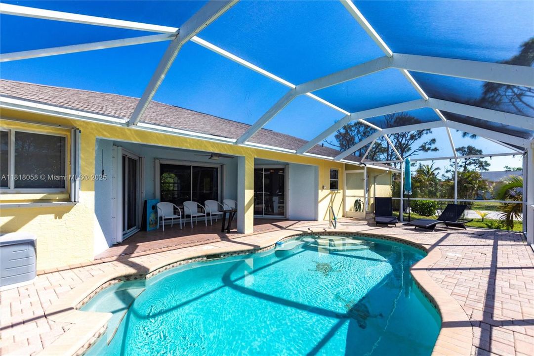 Recently Sold: $420,000 (3 beds, 2 baths, 1621 Square Feet)