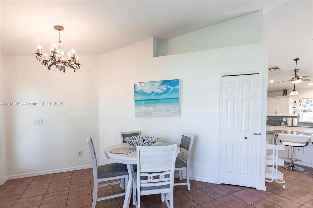 Recently Sold: $420,000 (3 beds, 2 baths, 1621 Square Feet)