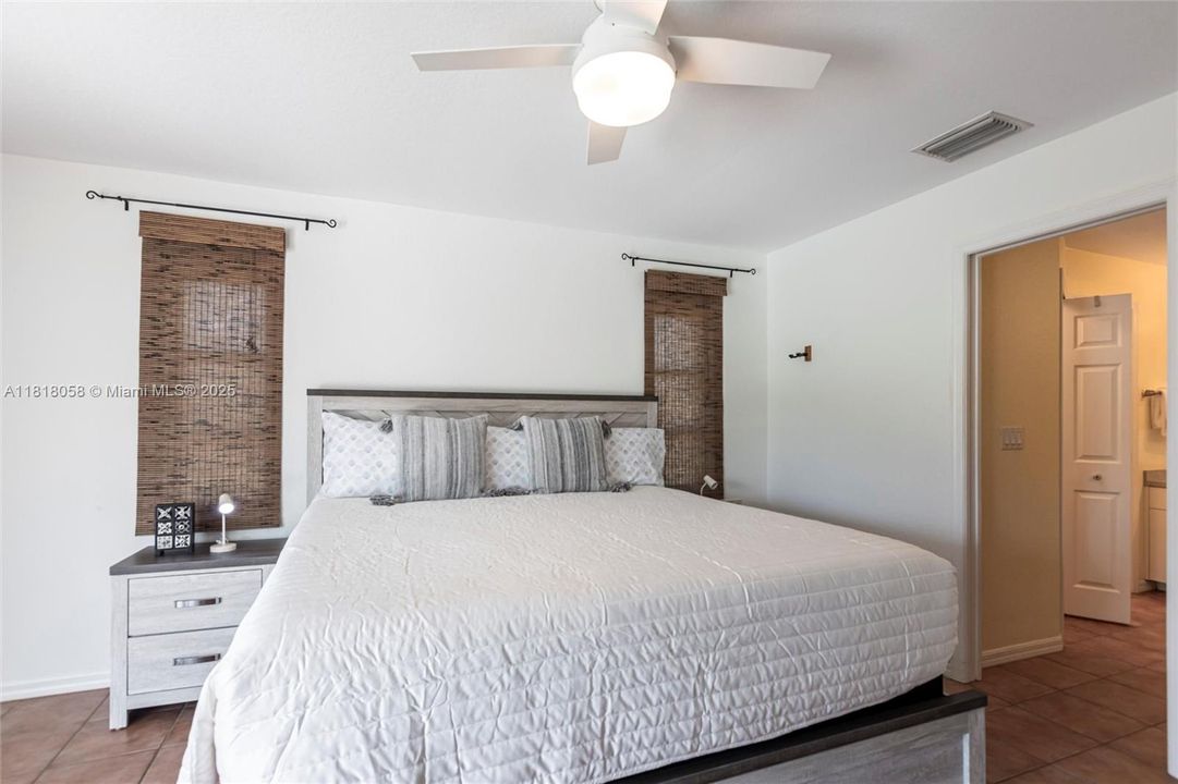 Recently Sold: $420,000 (3 beds, 2 baths, 1621 Square Feet)