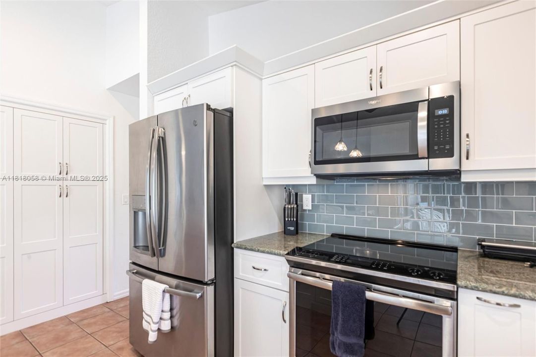 Recently Sold: $420,000 (3 beds, 2 baths, 1621 Square Feet)