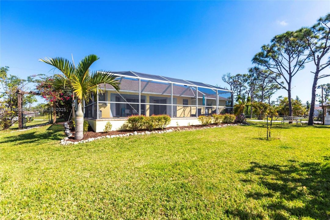 Recently Sold: $420,000 (3 beds, 2 baths, 1621 Square Feet)