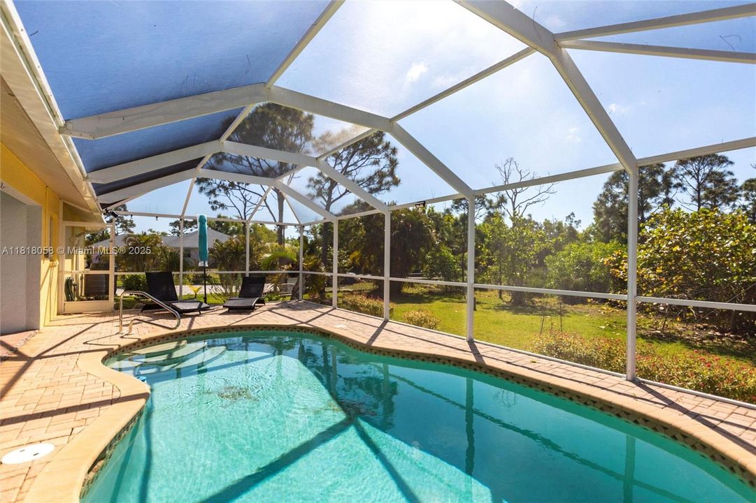 Recently Sold: $420,000 (3 beds, 2 baths, 1621 Square Feet)