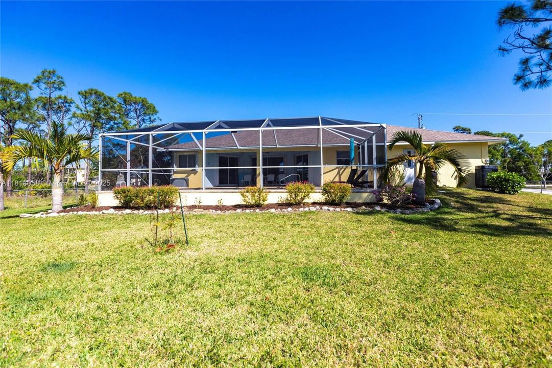 Recently Sold: $420,000 (3 beds, 2 baths, 1621 Square Feet)