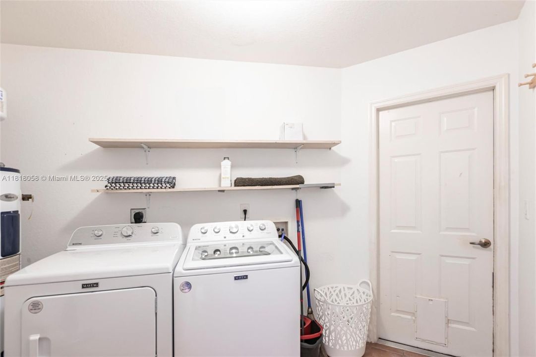 Recently Sold: $420,000 (3 beds, 2 baths, 1621 Square Feet)