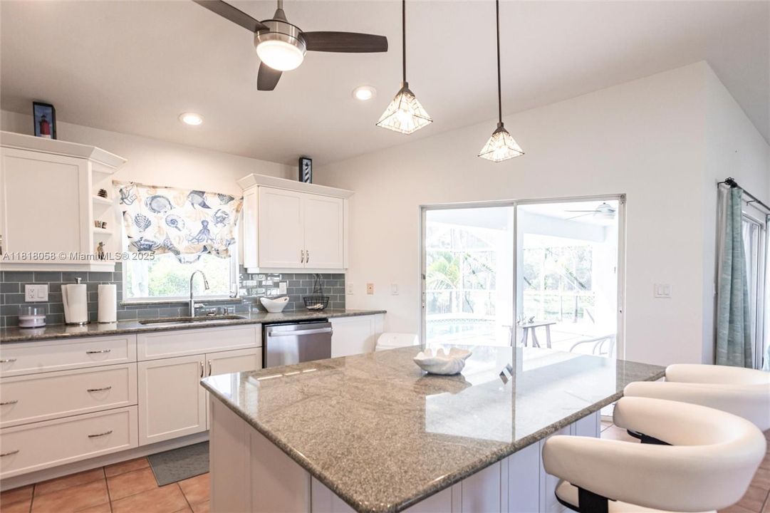 Recently Sold: $420,000 (3 beds, 2 baths, 1621 Square Feet)