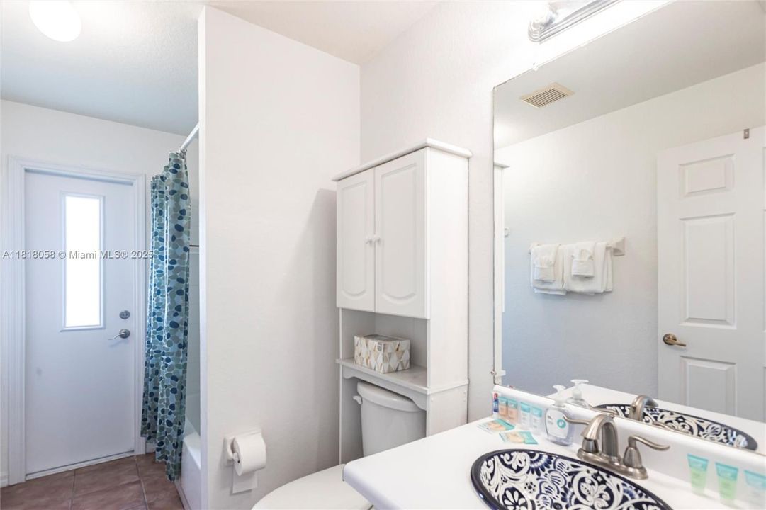 Recently Sold: $420,000 (3 beds, 2 baths, 1621 Square Feet)