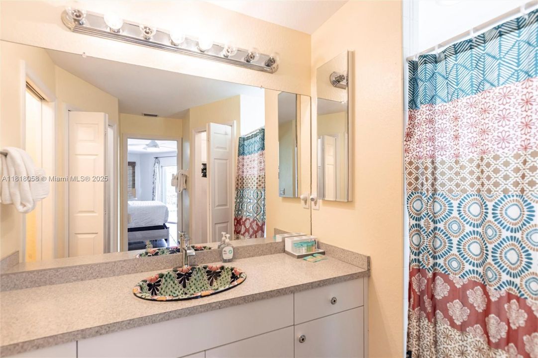 Recently Sold: $420,000 (3 beds, 2 baths, 1621 Square Feet)