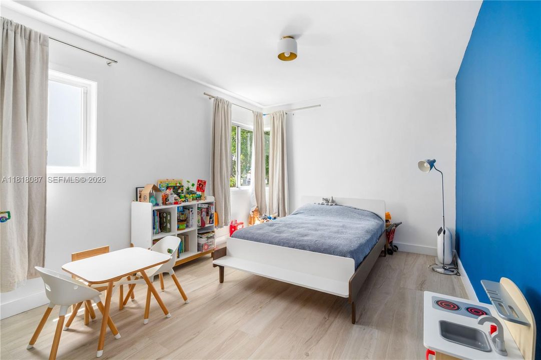 待售: $2,600,000 (5 贝兹, 3 浴室, 2352 平方英尺)