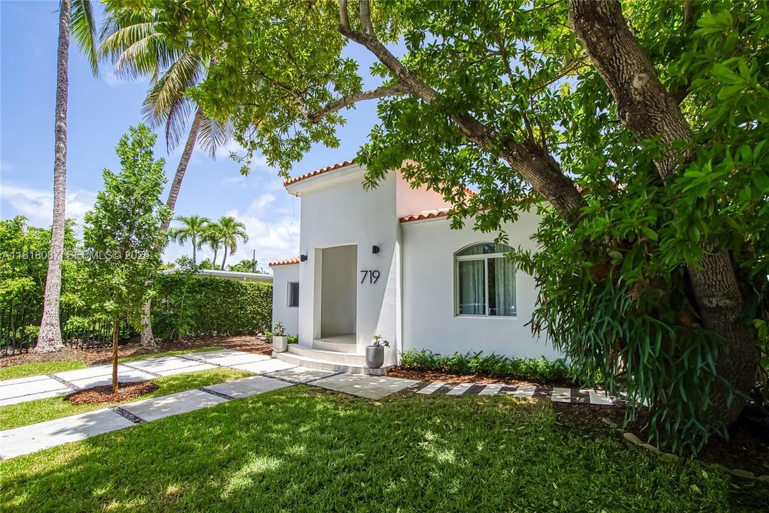 待售: $2,600,000 (5 贝兹, 3 浴室, 2352 平方英尺)