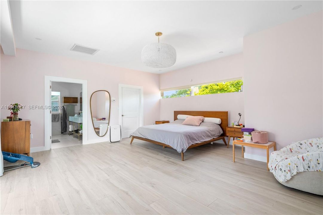 待售: $2,600,000 (5 贝兹, 3 浴室, 2352 平方英尺)