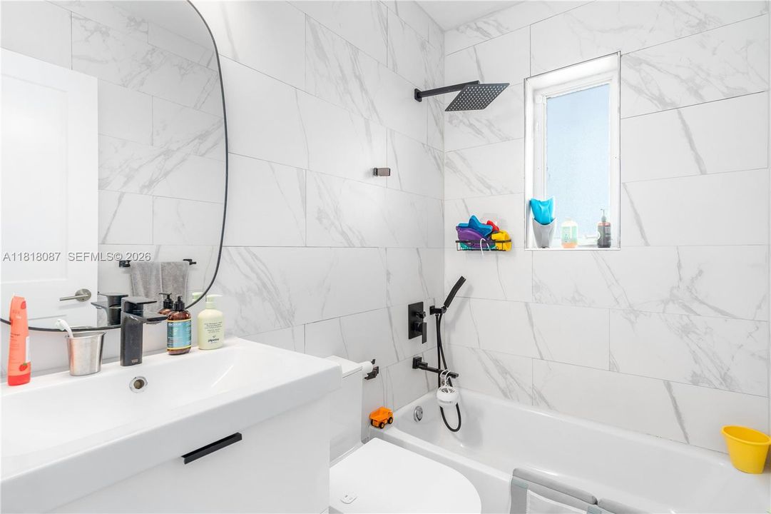 待售: $2,600,000 (5 贝兹, 3 浴室, 2352 平方英尺)