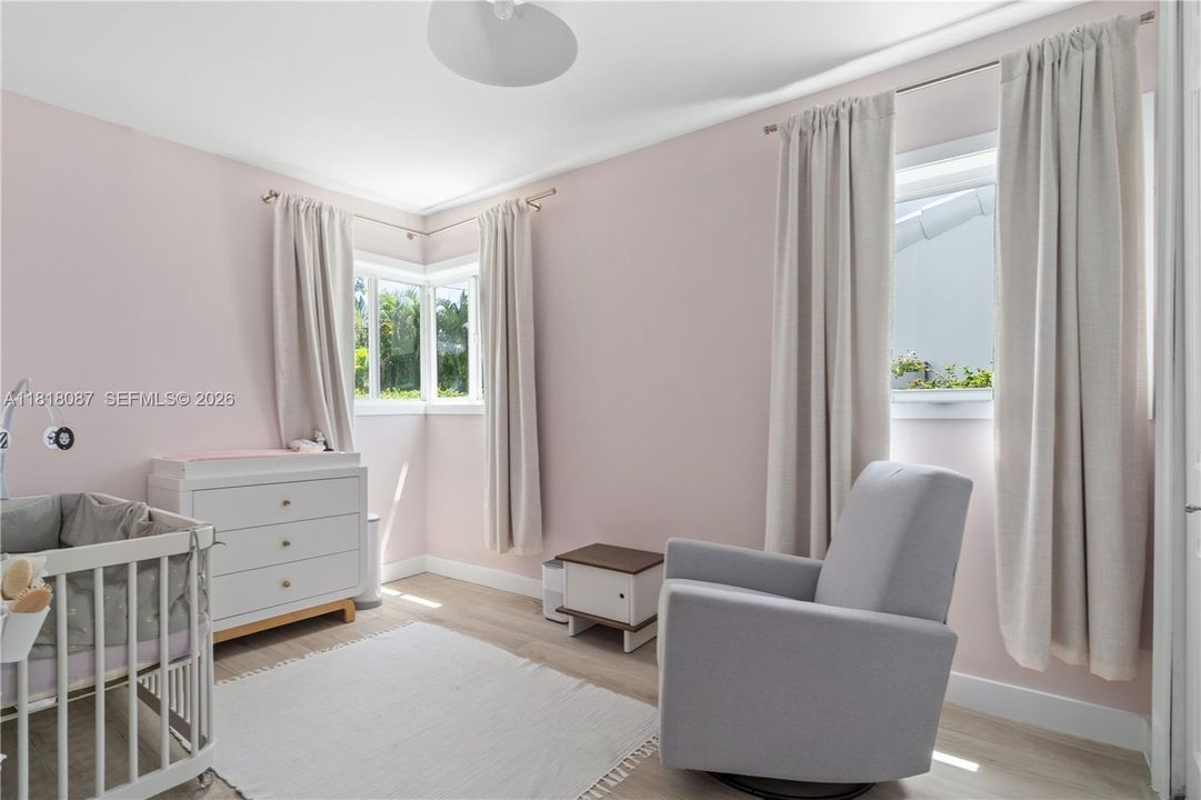 待售: $2,600,000 (5 贝兹, 3 浴室, 2352 平方英尺)