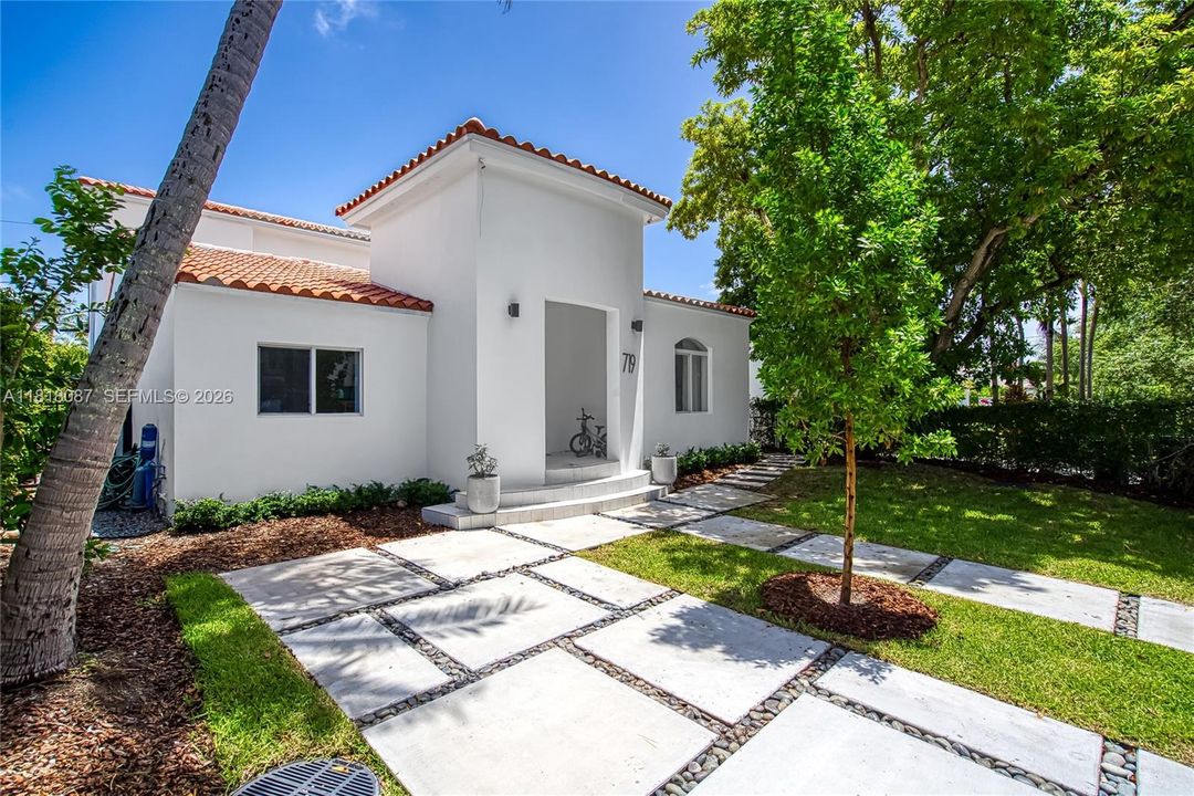 待售: $2,600,000 (5 贝兹, 3 浴室, 2352 平方英尺)