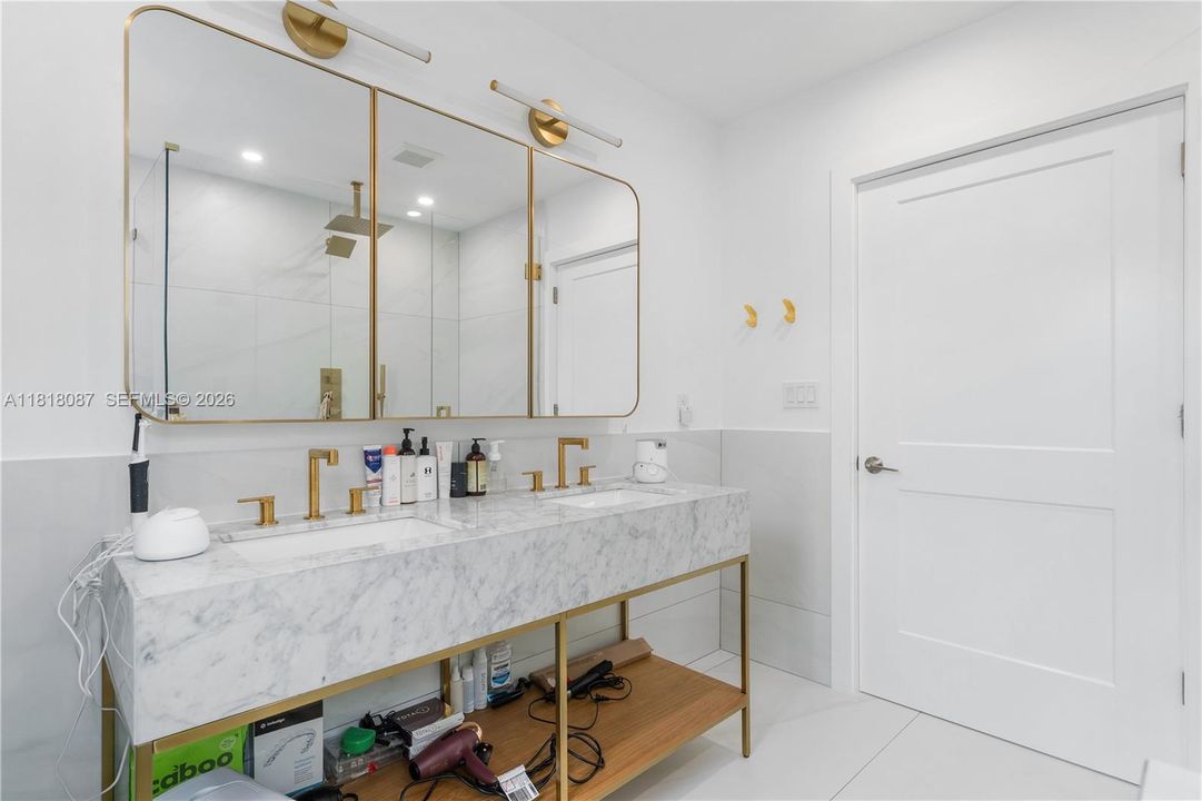 待售: $2,600,000 (5 贝兹, 3 浴室, 2352 平方英尺)