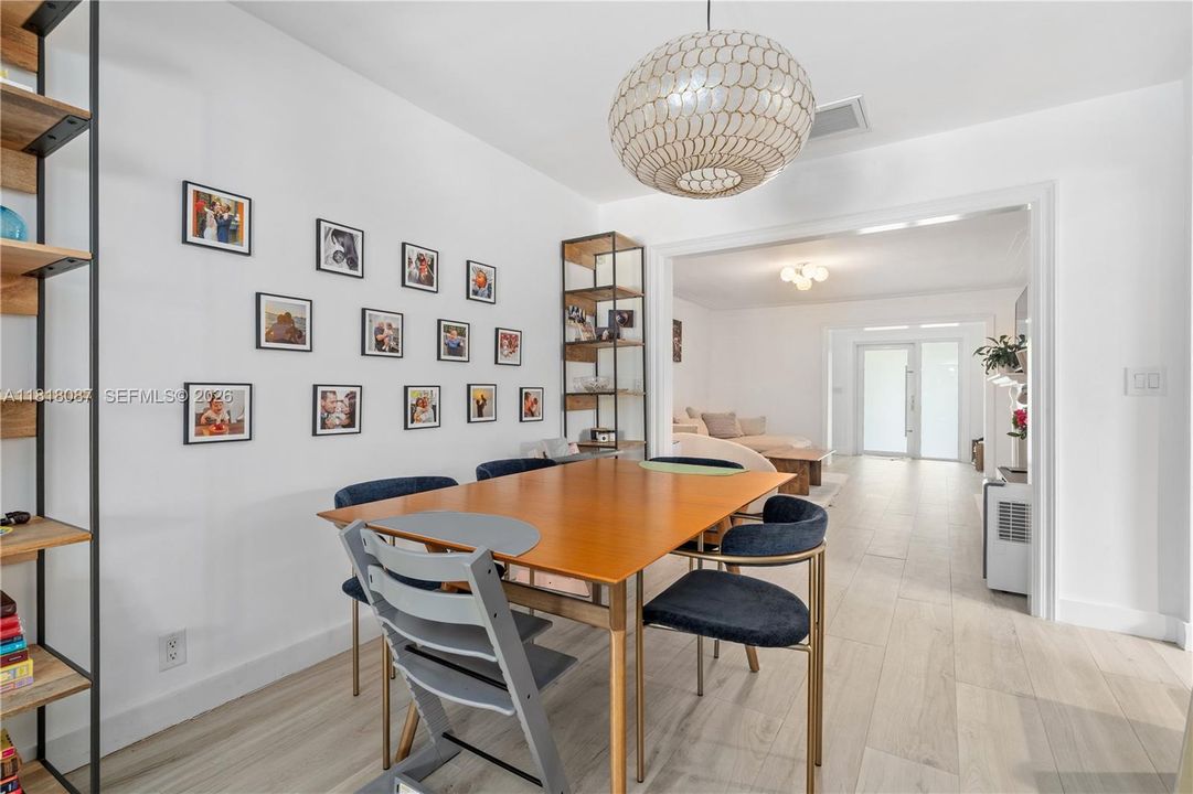 待售: $2,600,000 (5 贝兹, 3 浴室, 2352 平方英尺)